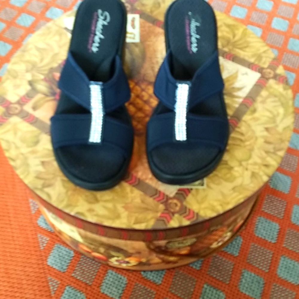 Skechers, Gently Worn